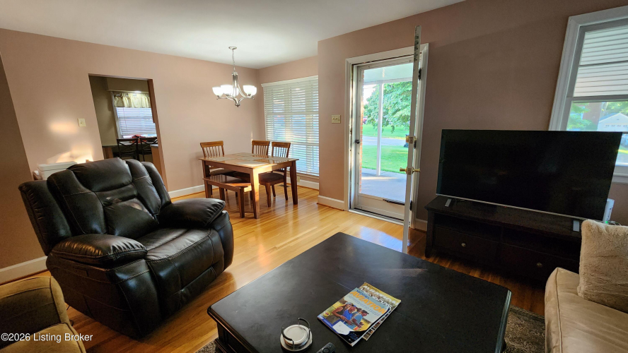 Listing Image 7