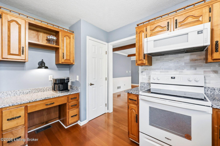 Listing Image 12