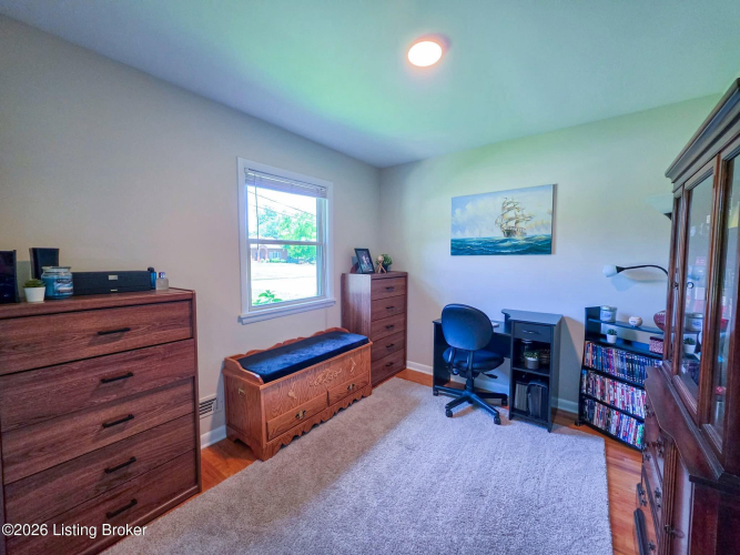 Listing Image 6