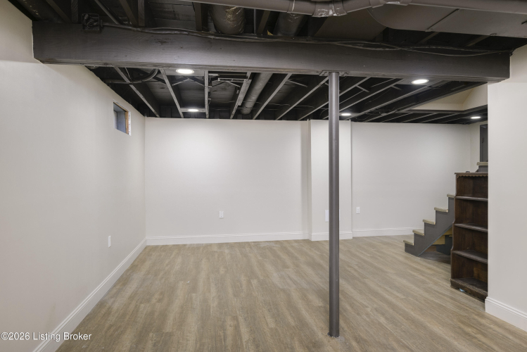 Listing Image 82