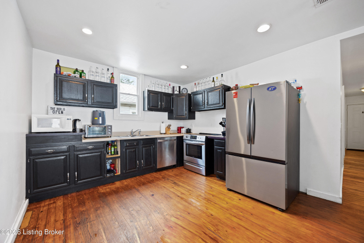 Listing Image 11