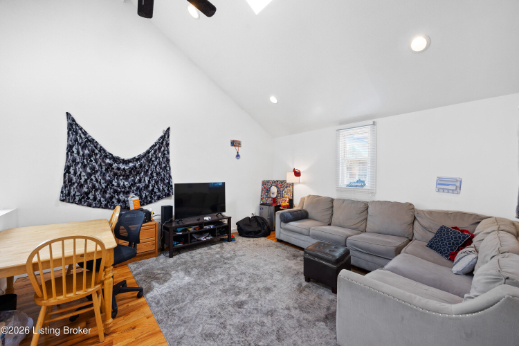 Listing Image 17