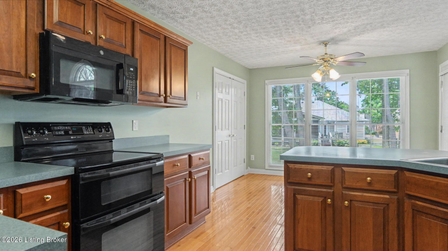 Listing Image 12
