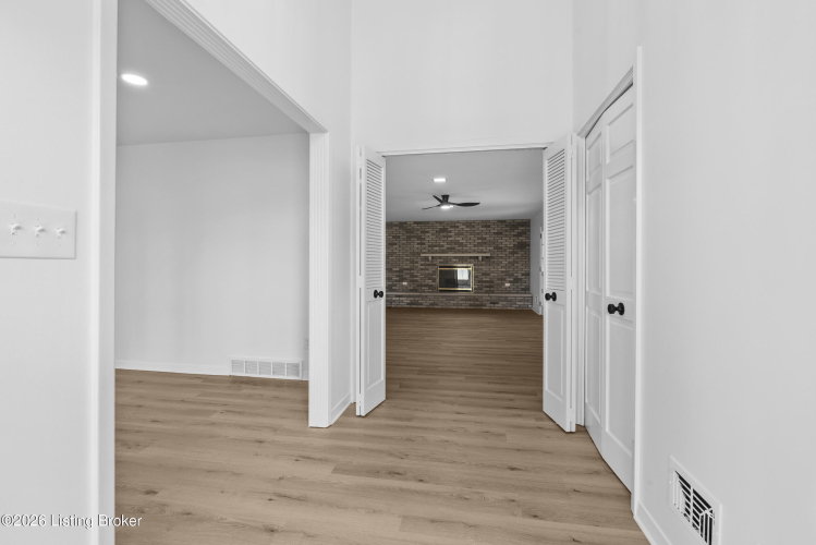 Listing Image 41