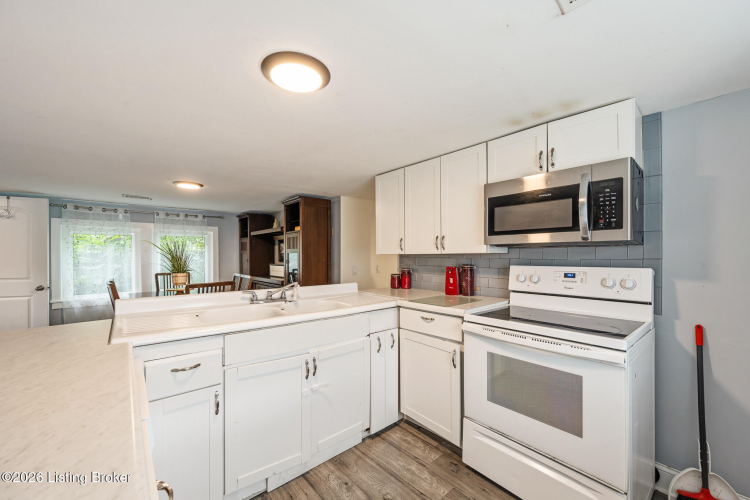 Listing Image 9