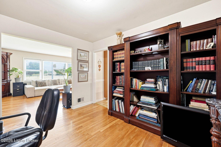 Listing Image 8