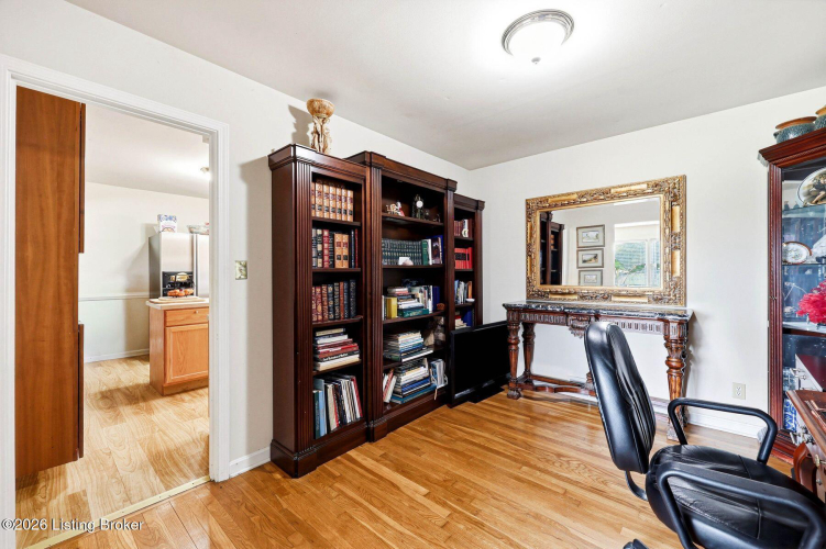 Listing Image 10