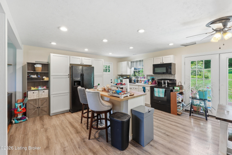 Listing Image 18