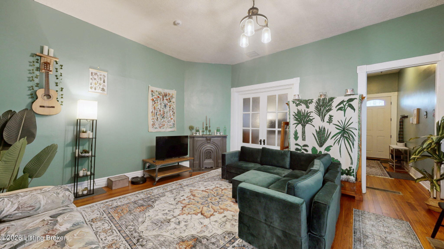 Listing Image 3
