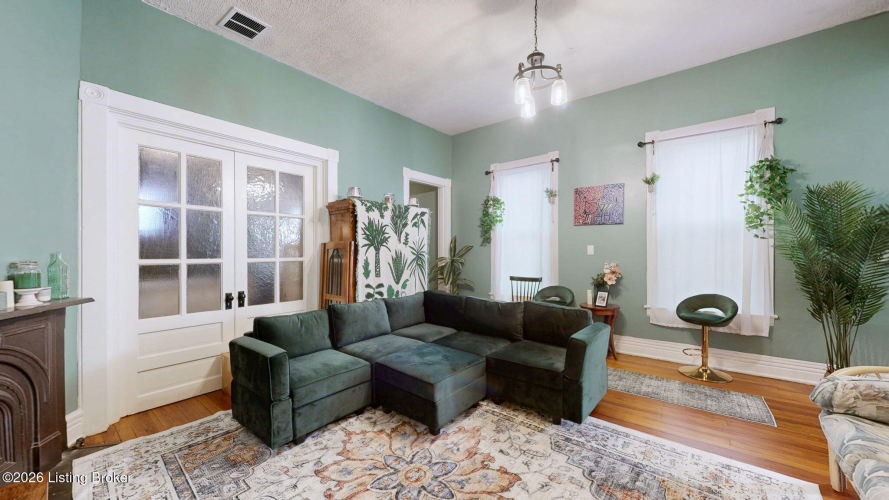 Listing Image 4