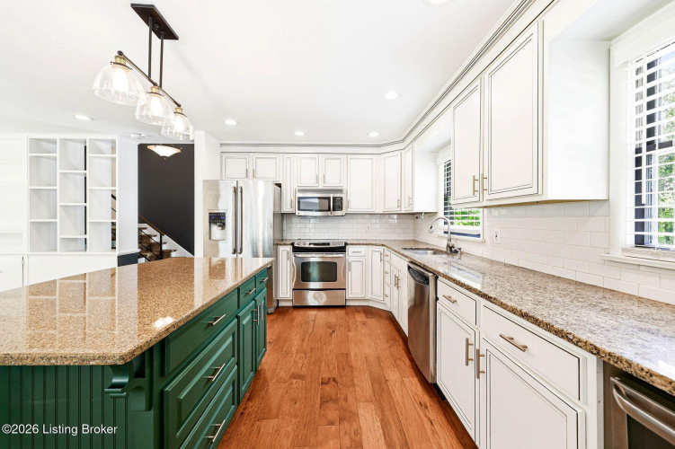 Listing Image 11