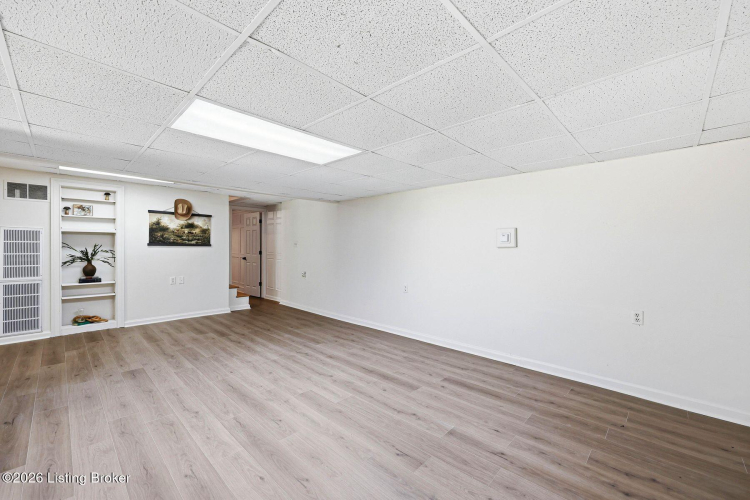 Listing Image 24