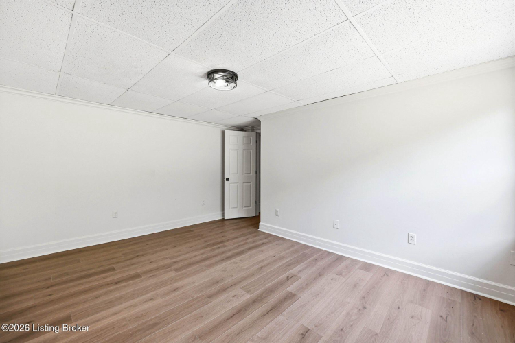 Listing Image 33
