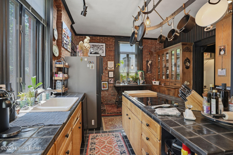 Listing Image 18