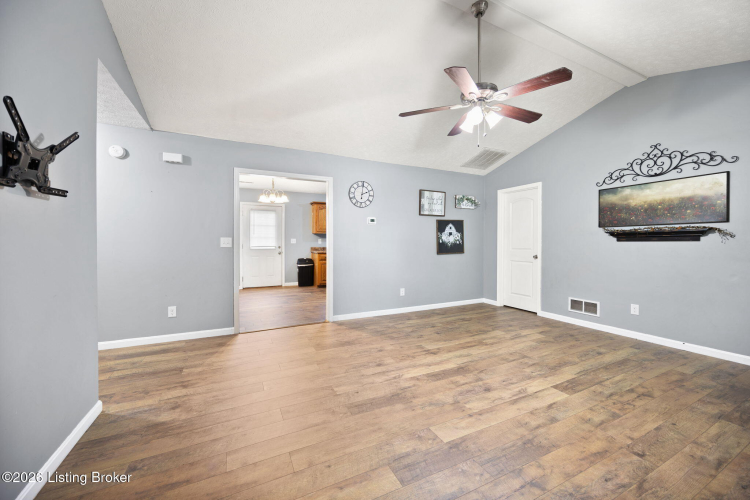 Listing Image 25