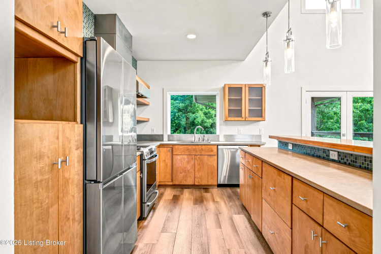 Listing Image 12