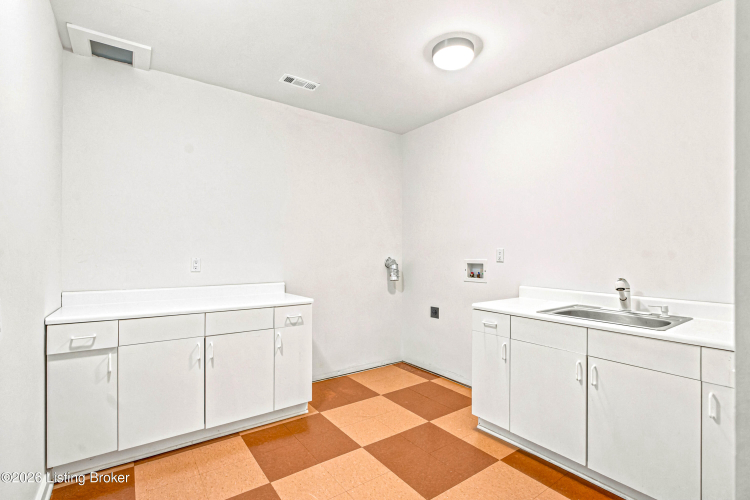 Listing Image 41