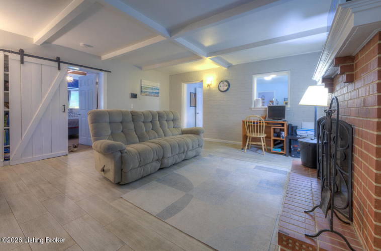 Listing Image 12