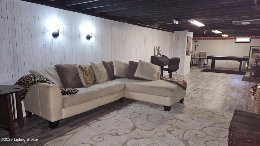 Listing Image 54