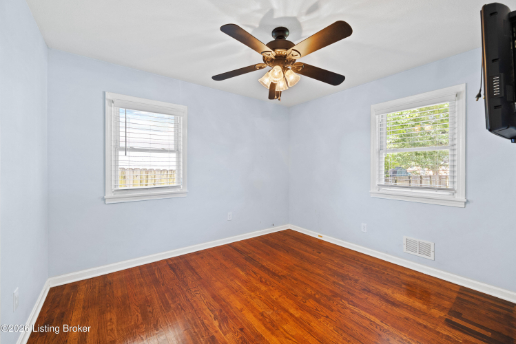 Listing Image 16
