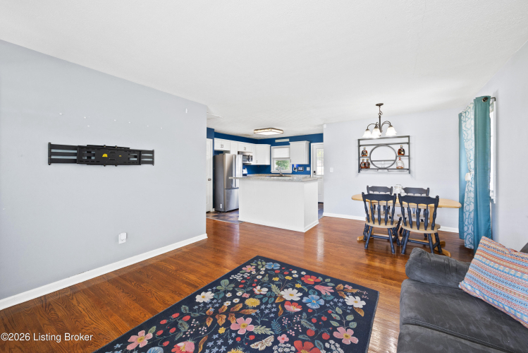 Listing Image 5