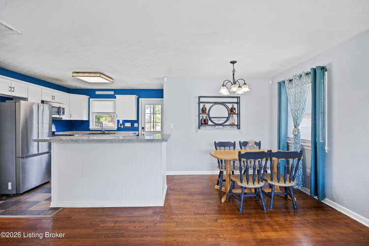 Listing Image 8