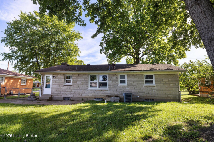 Listing Image 4
