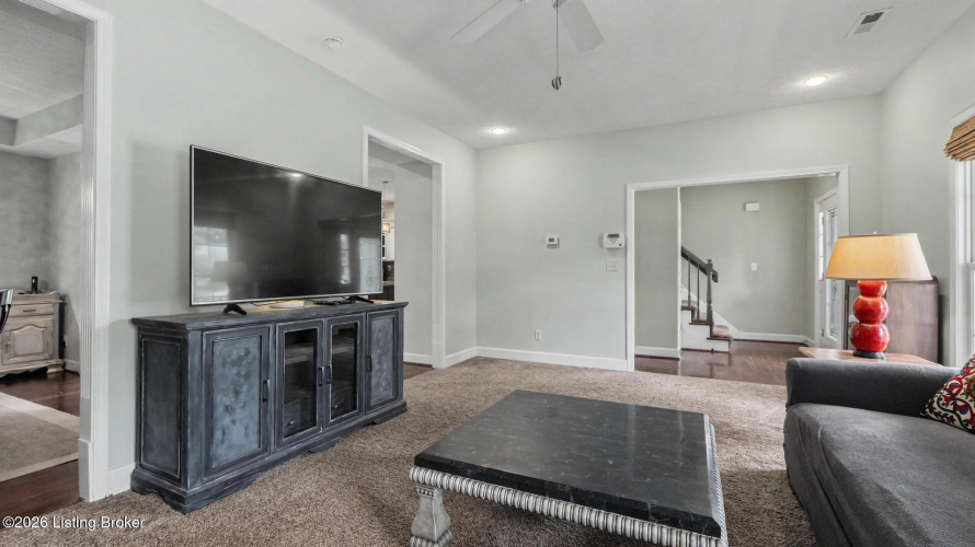 Listing Image 10