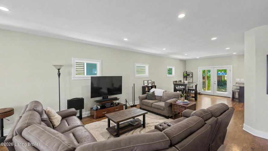 Listing Image 11