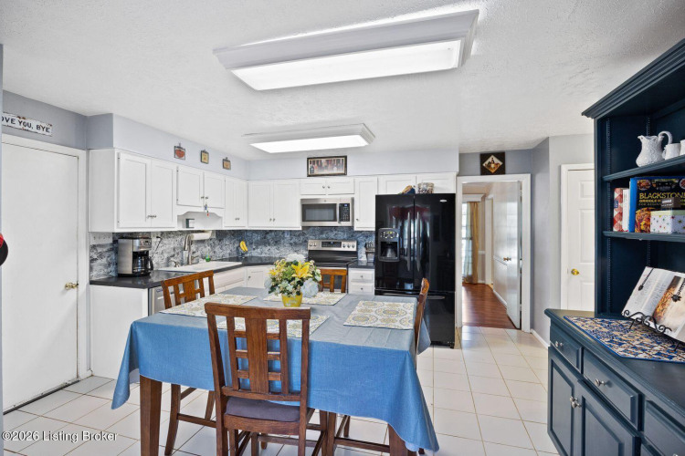 Listing Image 16