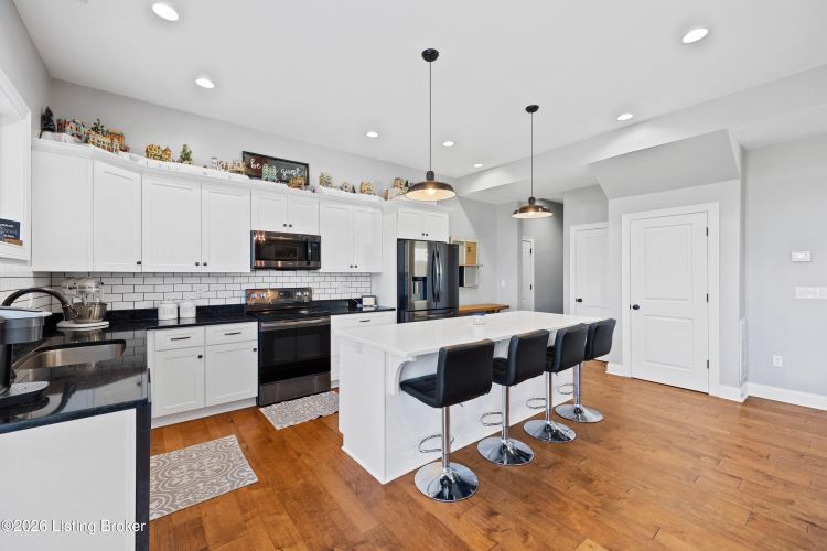 Listing Image 11