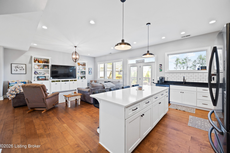 Listing Image 9