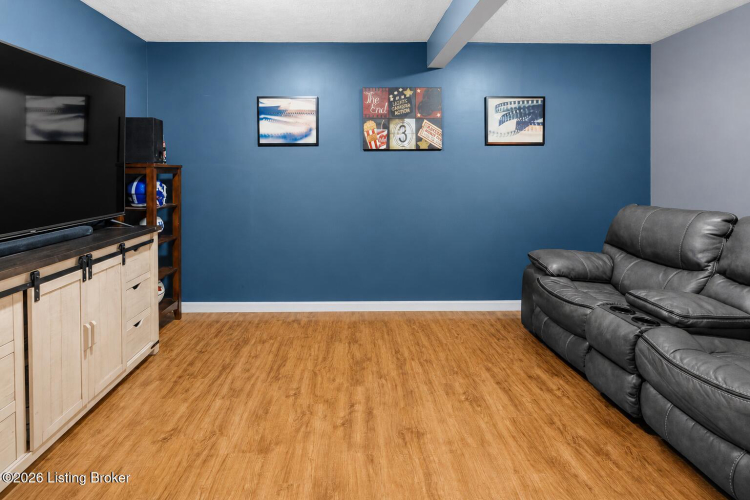 Listing Image 33