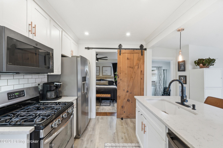 Listing Image 15