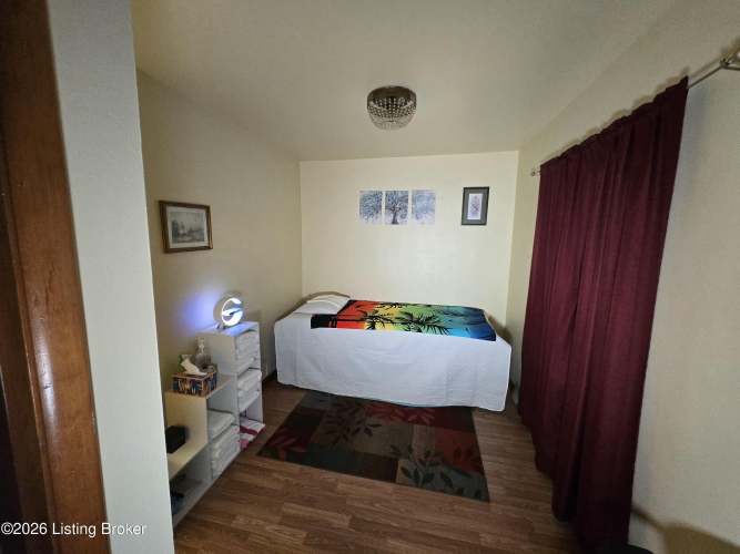 Listing Image 6