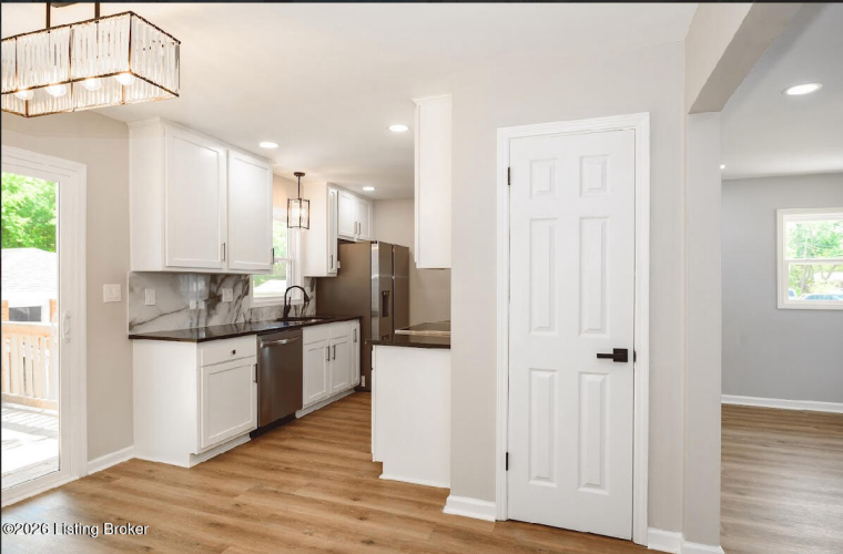 Listing Image 12