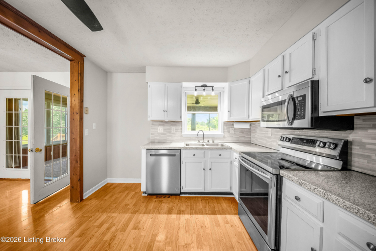 Listing Image 5