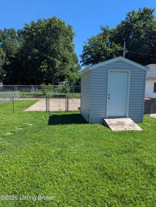 Listing Image 4