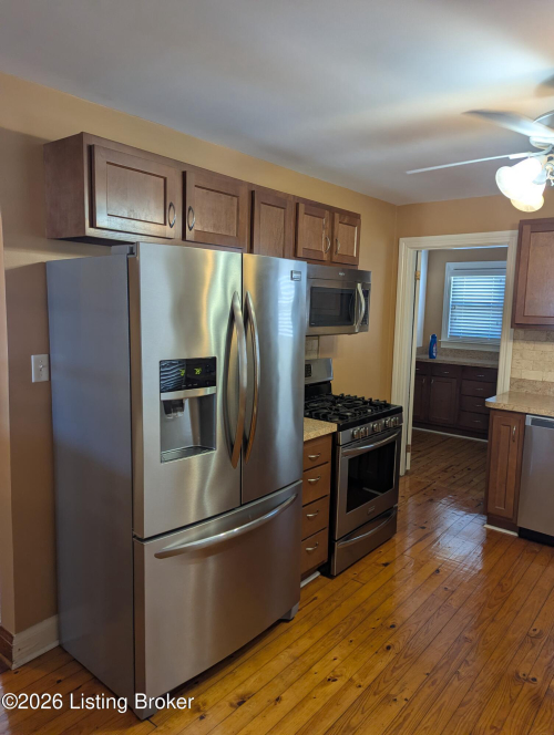 Listing Image 4