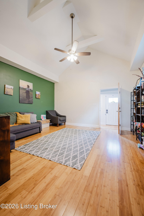 Listing Image 11