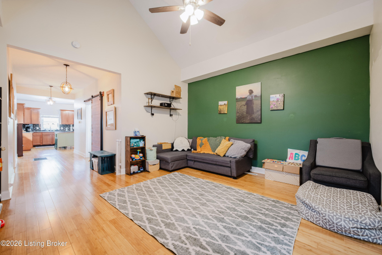 Listing Image 8