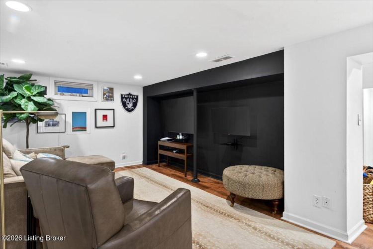 Listing Image 33