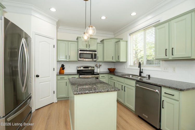 Listing Image 13