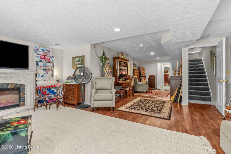 Listing Image 32