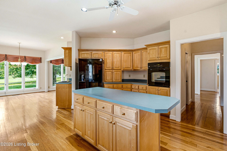 Listing Image 14