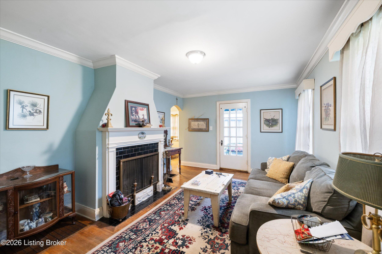 Listing Image 8