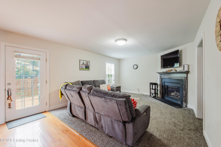 Listing Image 12