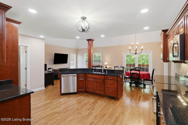 Listing Image 14