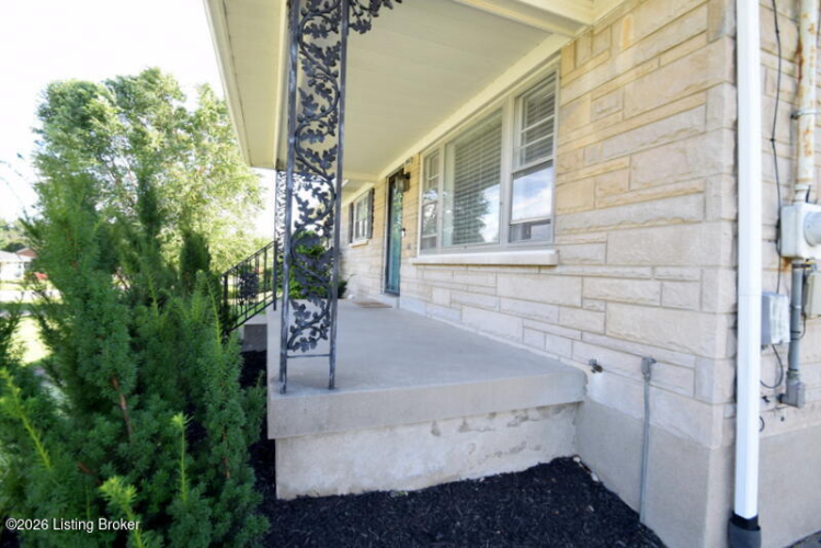 Listing Image 4