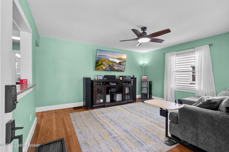 Listing Image 10